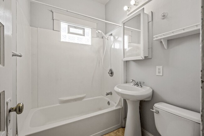 Building Photo - Incredible 5BD/2BA HGTV Remodeled Home near U of M & Dinky Town! Avail. 9/1/26!