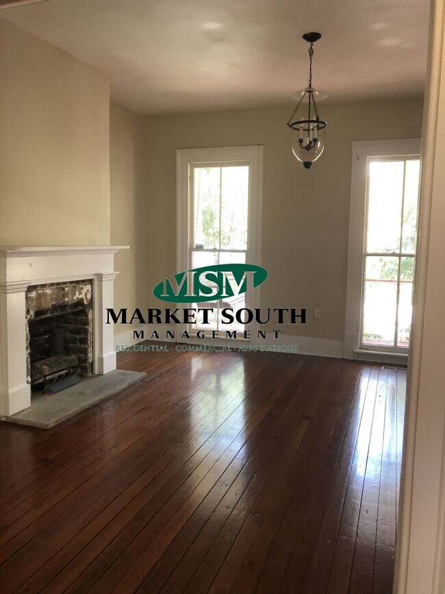 Building Photo - *REDUCED!!* Beautifully Renovated Victorian Home