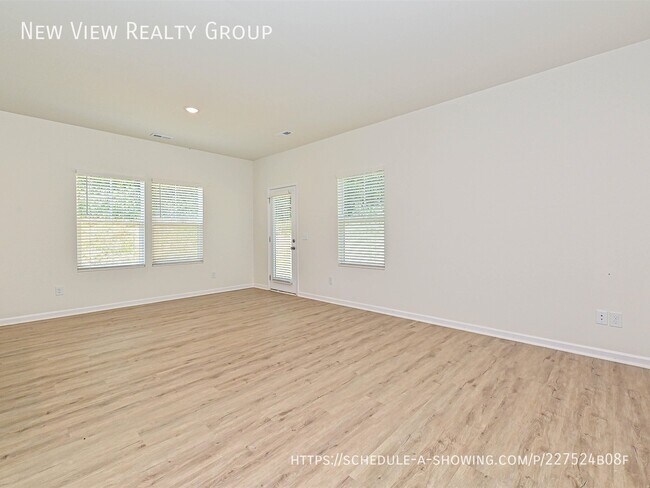 Building Photo - 1725 E Cloaninger Ave