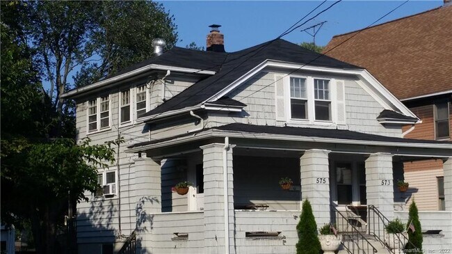 FRONT TO 575 APT - 575 Reef Rd