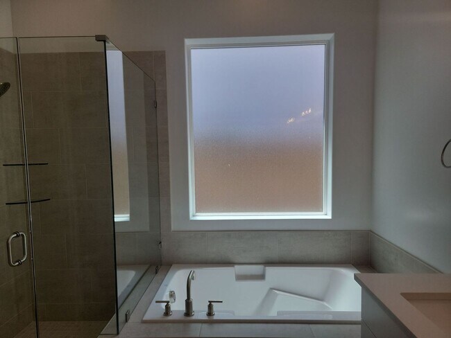 Building Photo - Brand New Stylish 3 Bedroom Home!