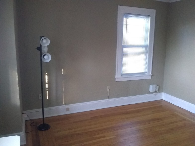 Living Room - 720 E 2nd Ave