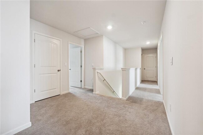 Building Photo - 100 Fernbrook Trl