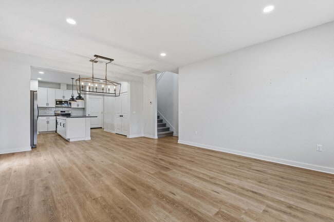 Building Photo - 10928 Norwich Ave