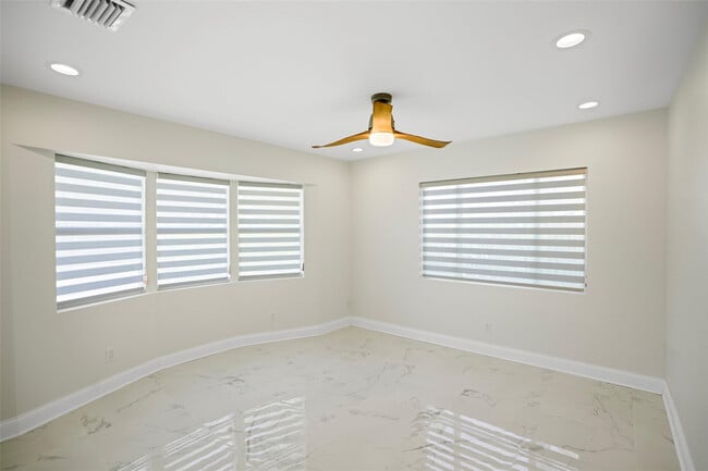 Building Photo - 2116 SE 18th St