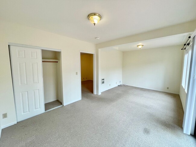 Building Photo - Charming Garden Apartment w/Deck, Prime Inner Richmond Location PROGRESSIVE