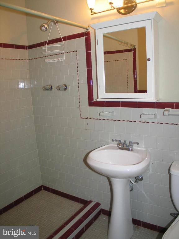 Building Photo - 5707 Cromwell Dr