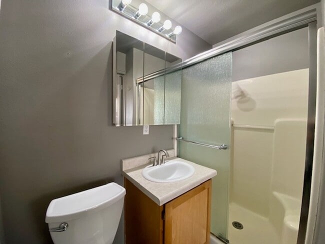 Building Photo - DARLING PROPERTY FOR RENT IN LAVERKIN!