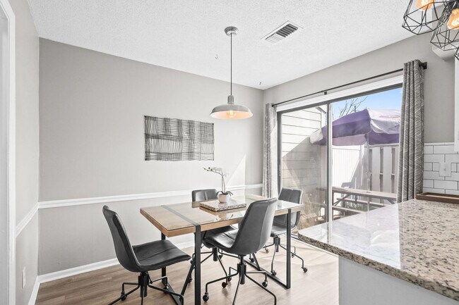 Building Photo - 405 13th Ave S