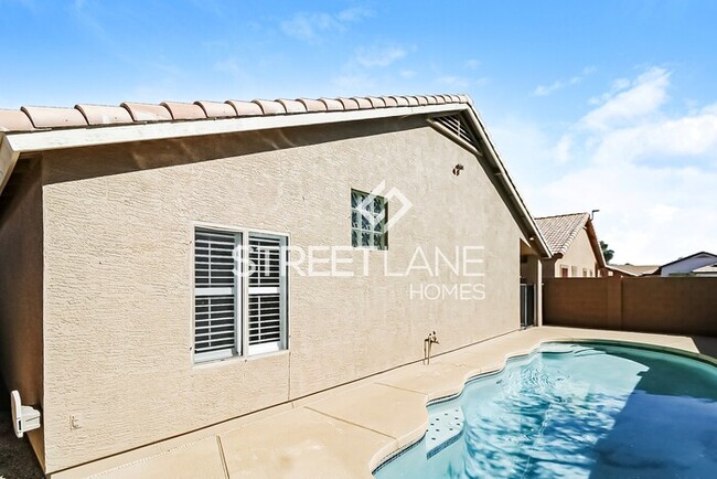 Building Photo - Swimming Pool! North Phoenix