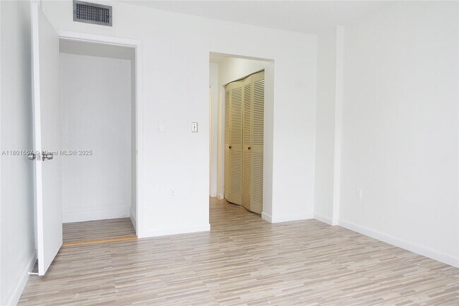 Building Photo - 495 NW 72nd Ave