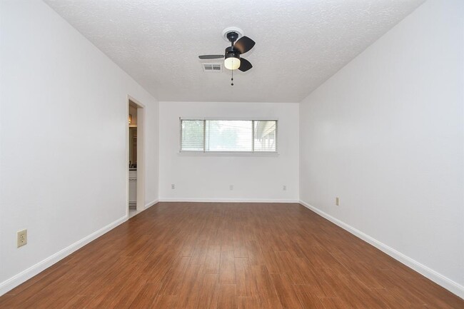 Building Photo - 7714 Eichler Dr