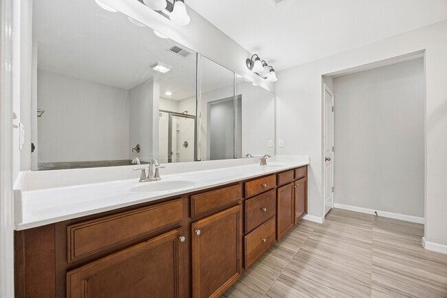 Building Photo - 7275 Heritage Oak Ct