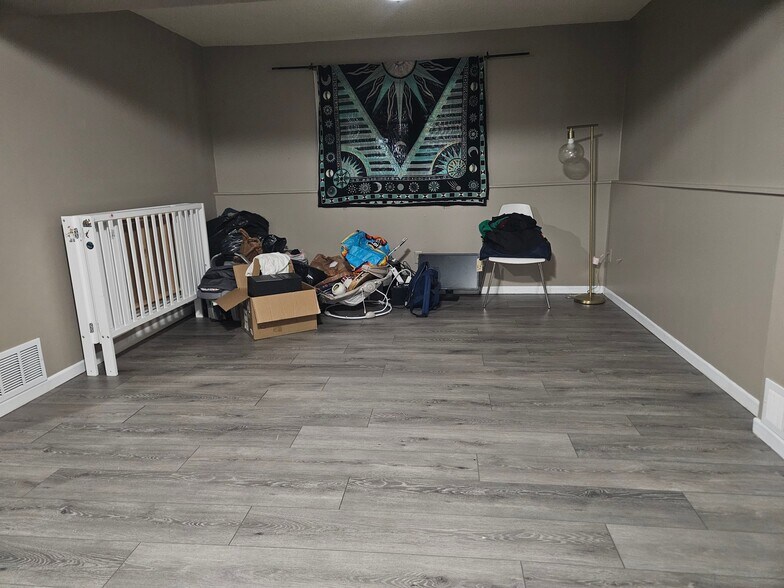 Building Photo - 10259 Englewood Dr