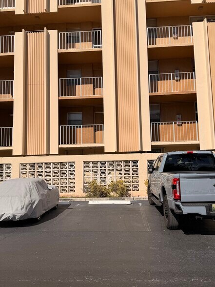 Building Photo - 1777 SE 15th St