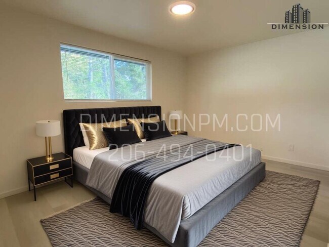 Building Photo - Wonderful 2 bed/1 bath duplex with firepla...
