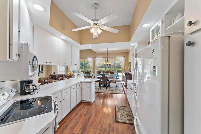 Building Photo - 8485 SE Palm Hammock Ln
