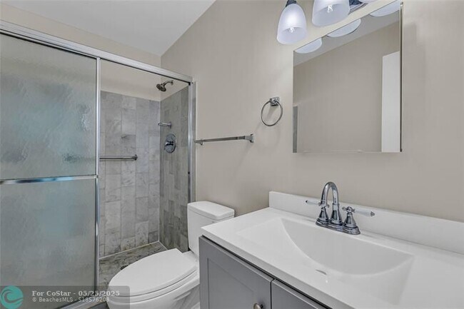 Building Photo - 6319 Bay Club Dr
