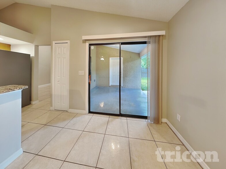 Building Photo - 1435 Spring Ridge Cir