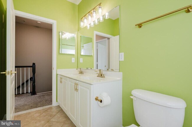 Building Photo - 557 Rhapsody Ct