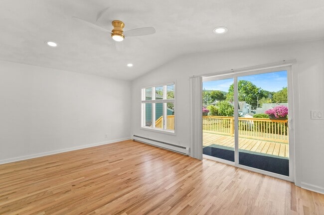 Building Photo - 116 Mary St