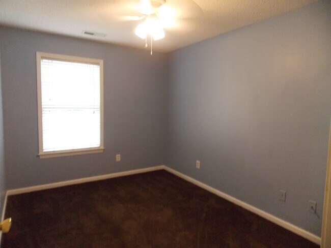 Building Photo - 716 Lilly Naz Ln