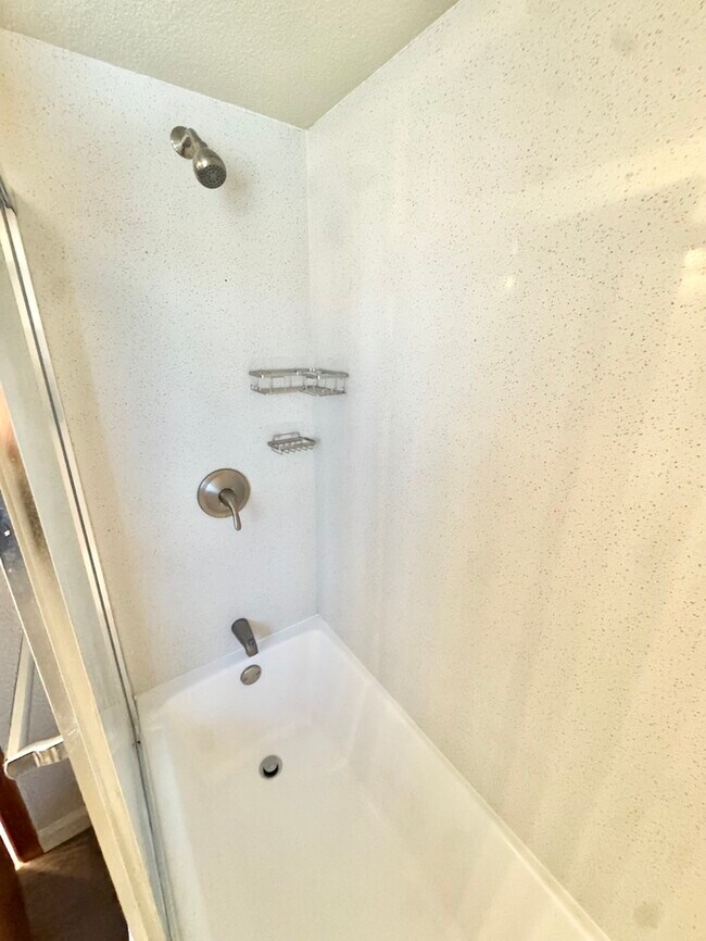 Building Photo - Stunning 3 bedroom 2.5 bathroom home in Folsom with large backyard