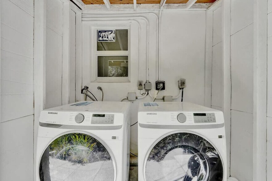 Building Photo - 3020 Seville St