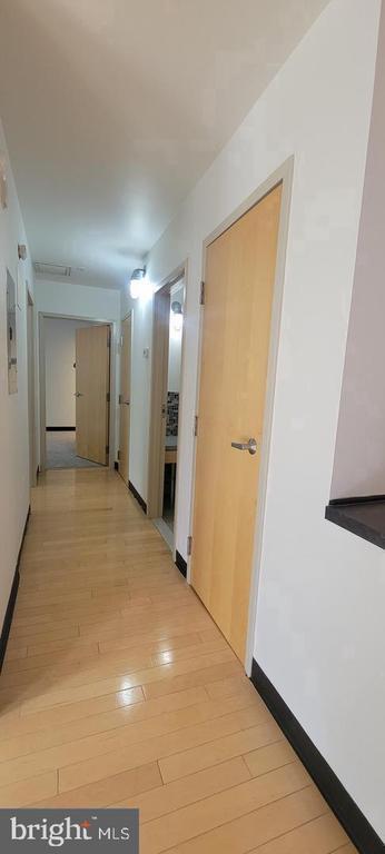 Building Photo - 75 Maple St