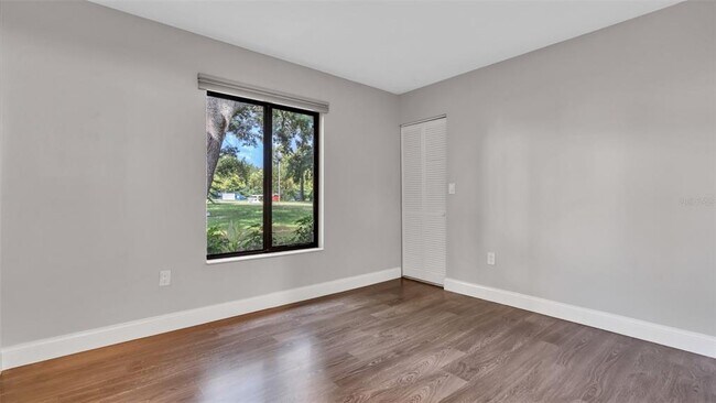 Building Photo - 2568 Pine Ridge Way S