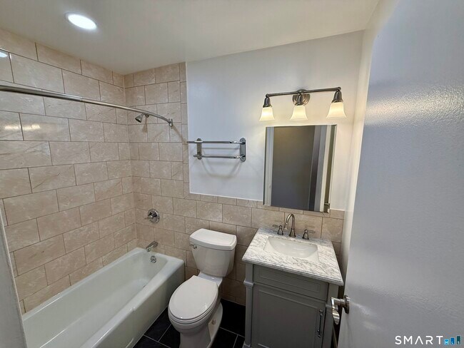 Building Photo - 1168 Main St