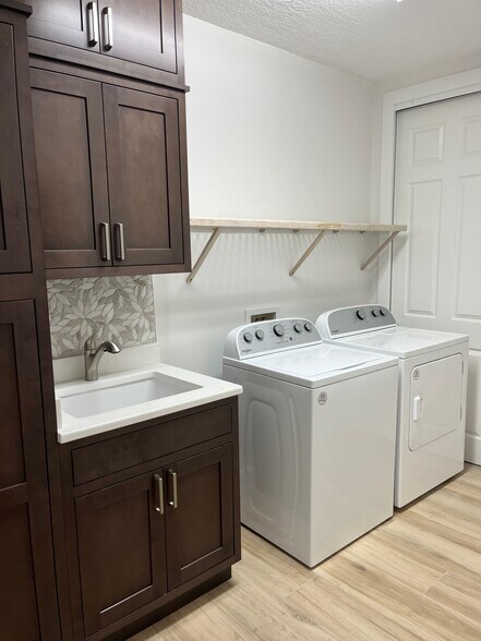 Laundry room - 100 Laterra Links Cir