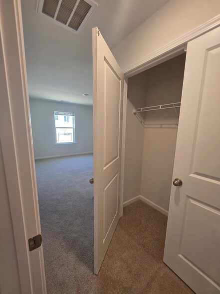 Building Photo - 5131 Hyrule Dr