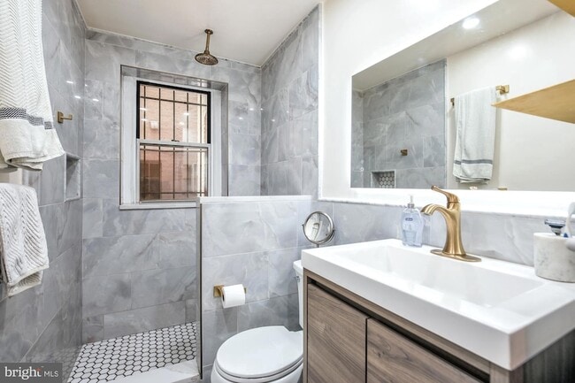 Building Photo - 1820 Clydesdale Pl NW