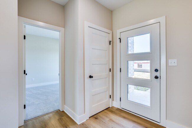 Building Photo - Trails End- Single Family