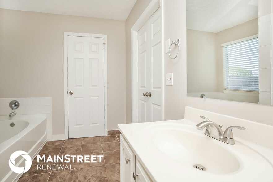 Building Photo - 1012 Oak Ridge Ct