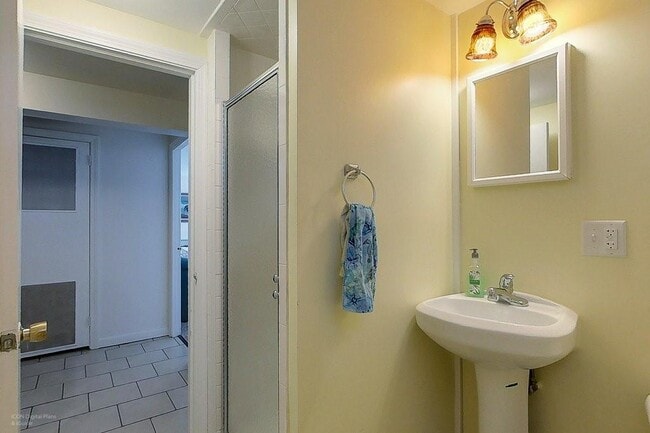 Building Photo - 88 Woodland Dr