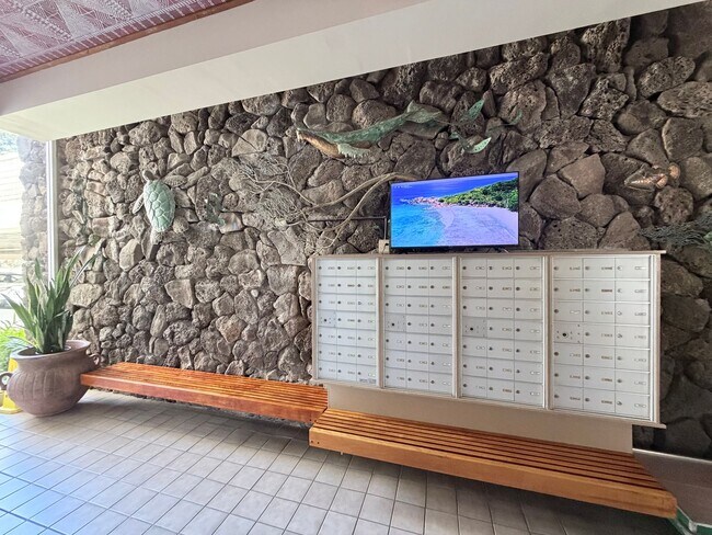 Building Photo - Kahala Towers 3BD/2BA Condo with 1 Parking – Available Now
