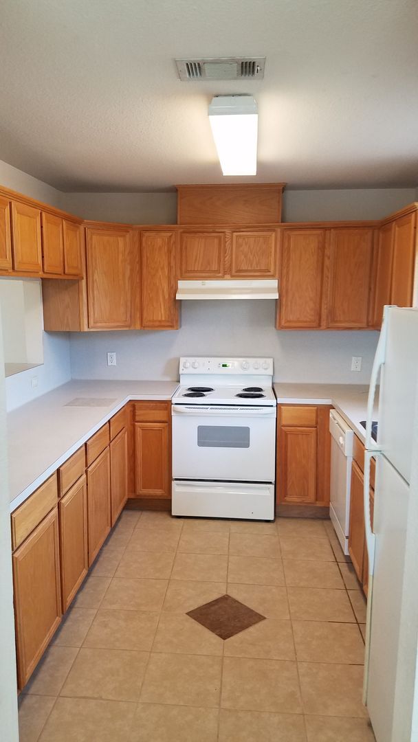 Building Photo - 2300-2302 Pronghorn Lane