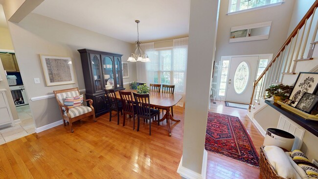 Building Photo - 5 Bedrooms with Golf Course Views in Carol...