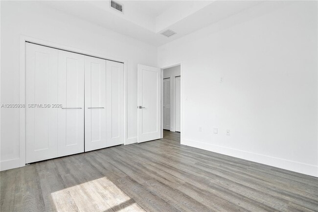 Building Photo - 440 E 16th St