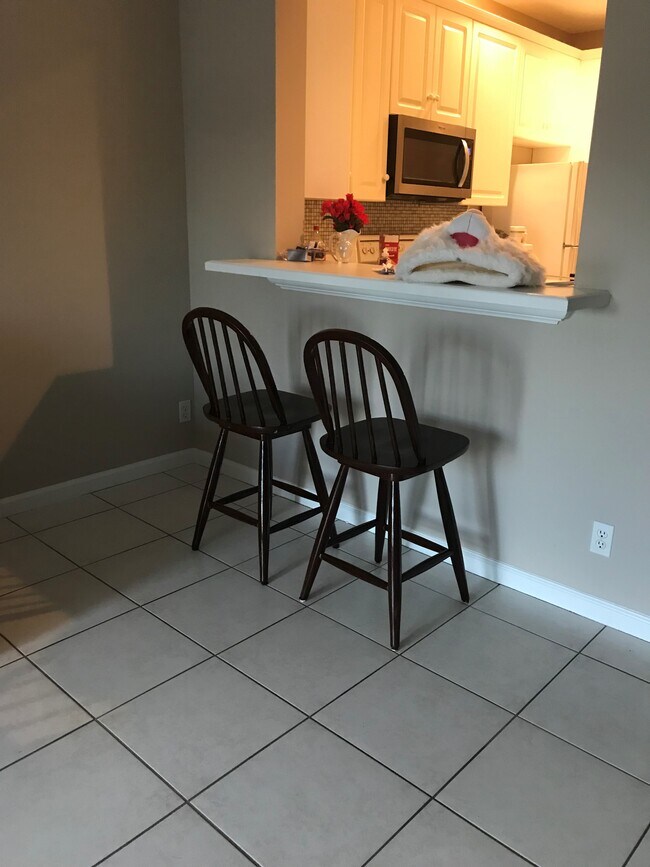 Building Photo - 1651 Hawthorne Plz