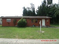 Building Photo - Large 3-1 house in the Manors  with big backyard and central air