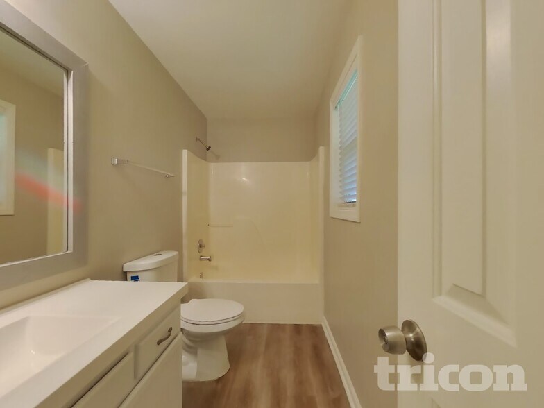 Building Photo - 1173 Woodwind Dr