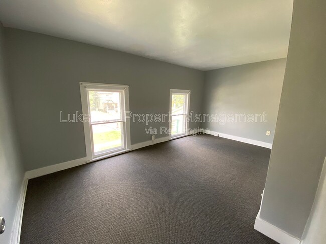 Building Photo - 727 Wheaton Ave