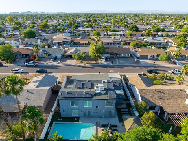 Building Photo - 3733 E Dahlia Dr