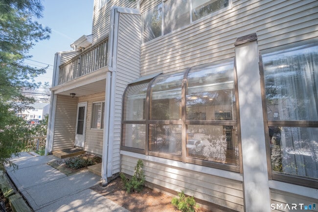 Building Photo - 3236 Madison Ave