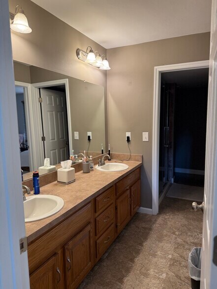 Building Photo - 6941 Dublin Village Dr