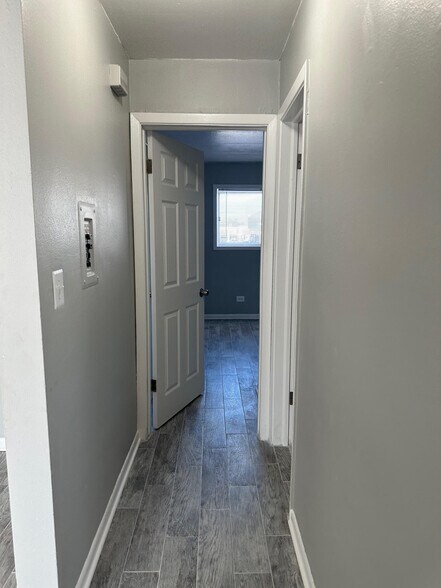 Building Photo - 1316 Carol St