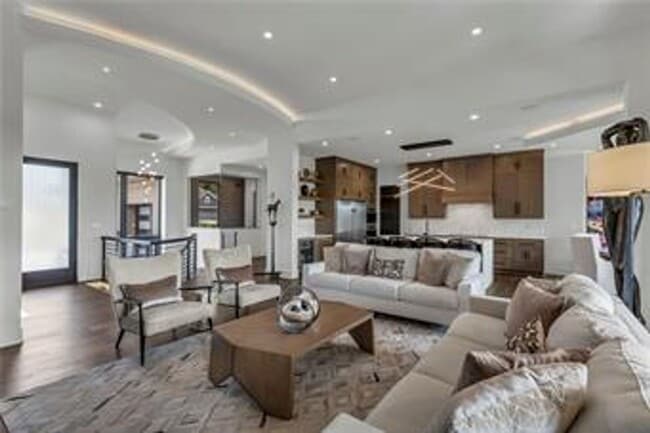 Building Photo - {5842} Luxury Rental in Forrest Ridge Esta...